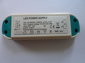 9W basse en constante 61000-3-2 de conducteur de bande de plomb par 750Ma de courant de la tension IP65