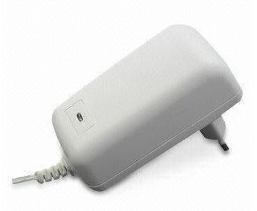 Alimentation d'énergie externe blanche de commutation de C.C à C.A. 20W 12v, rendement élevé