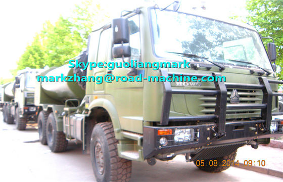 Camion-citerne aspirateur vert de l'eau des militaires 6*4 de SINOTRUK HOWO 25000L avec l'EURO norme LHD OU RHD